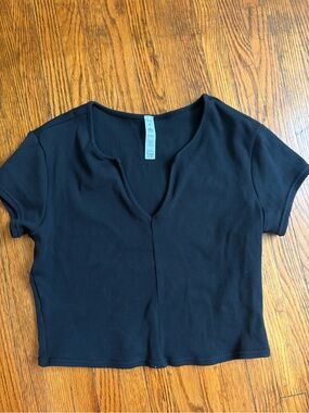 ALO Yoga Black Ribbed V-Neck Short Sleeve Crop Top